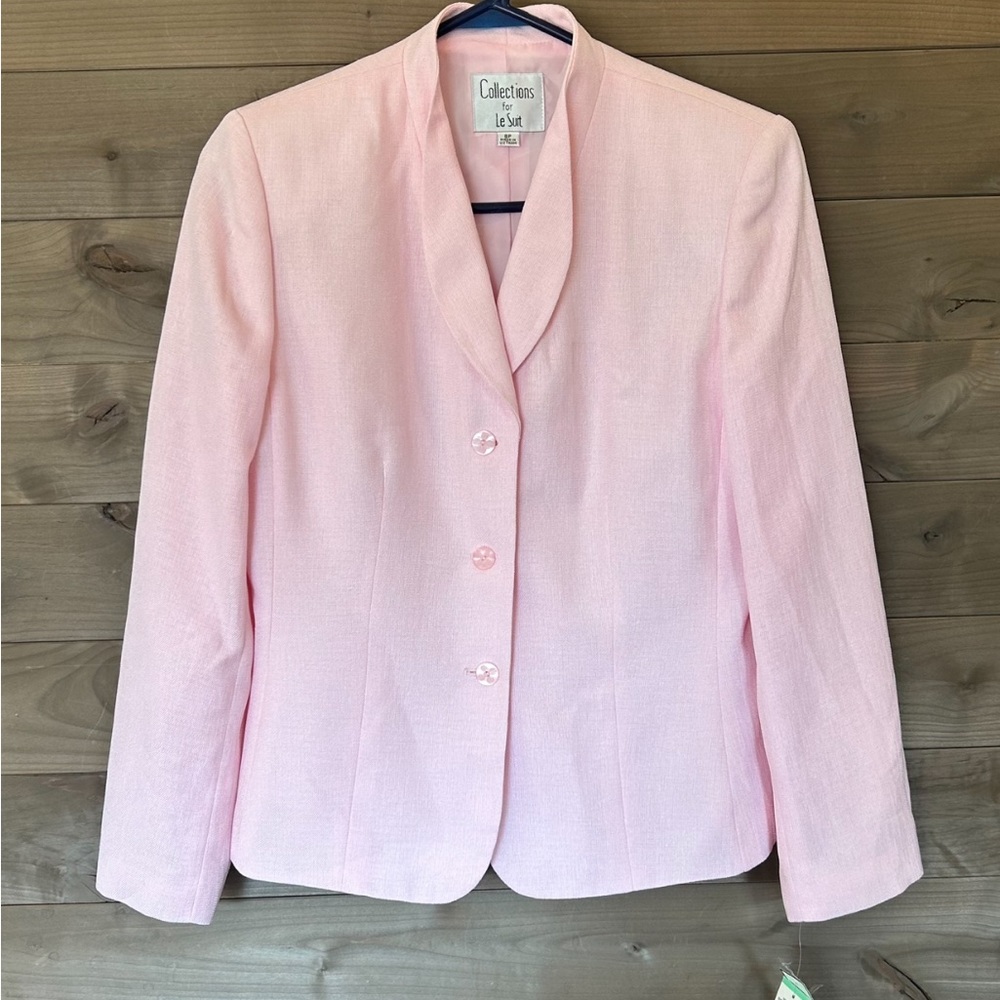 Vintage Collections for Le Suit Pink Blazer. Woman’s size 8 petite.